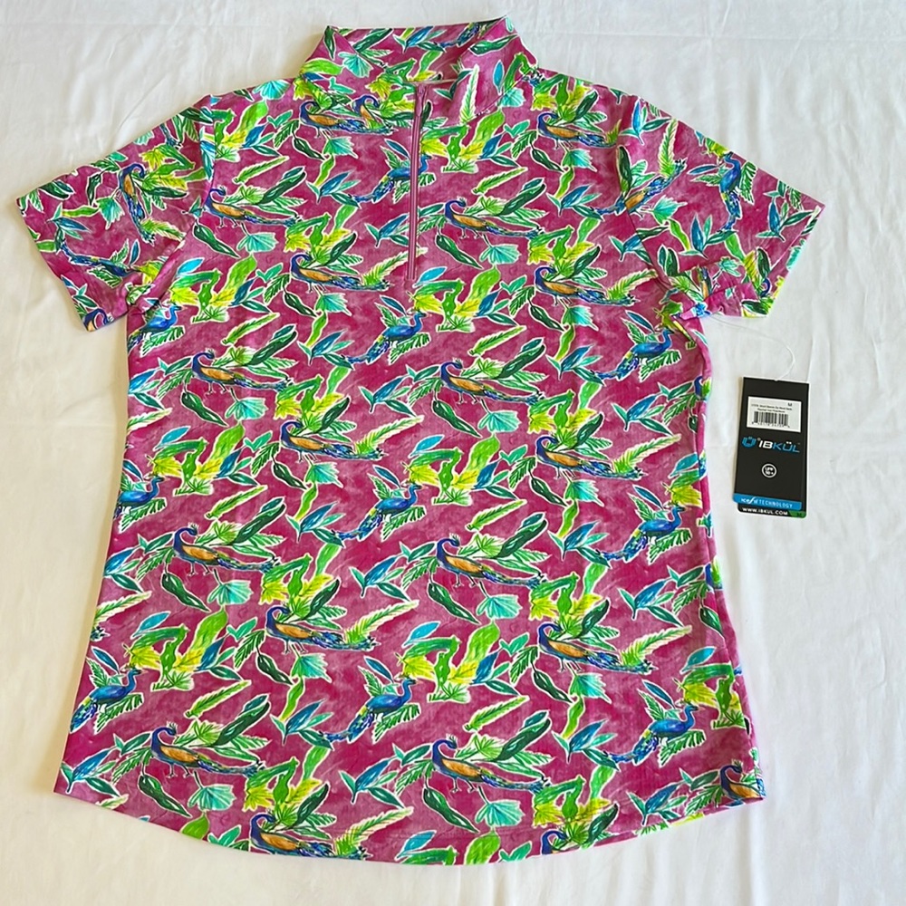 Ibkul Short Sleeve Zip Mock Neck Zip Top in Rachel Hot Pink Peacock Print